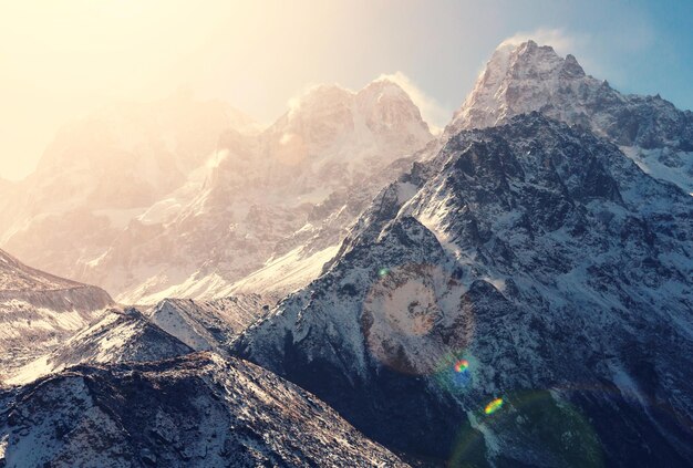 Vista escénica de las montañas, región de Kanchenjunga, Himalaya, Nepal.