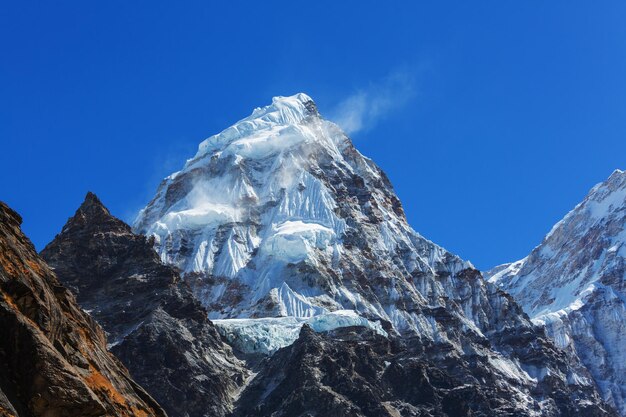 Vista escénica de las montañas, región de Kanchenjunga, Himalaya, Nepal.