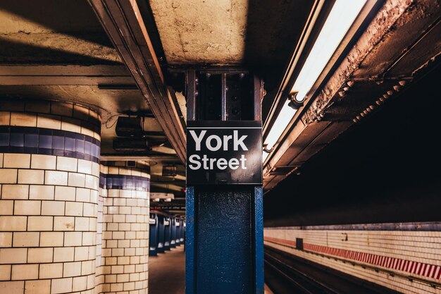 Foto vista de la estación de metro