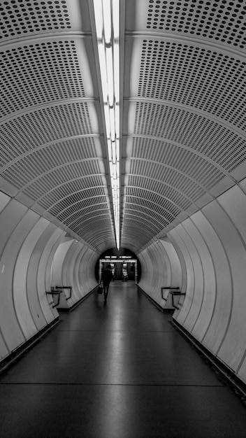 Foto vista de la estación de metro