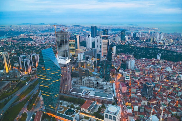 La vista de Estambul desde el aire nos muestra una increíble escena crepuscular