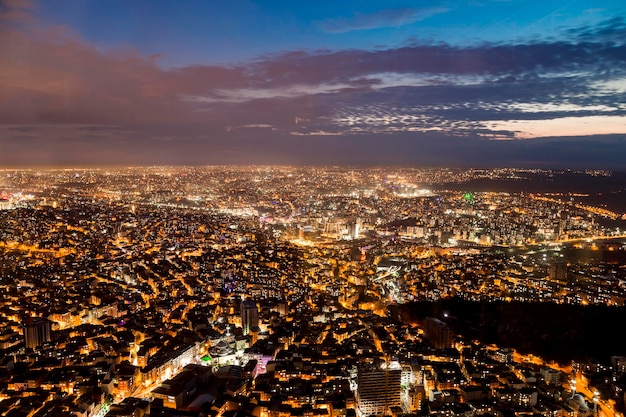 La vista de Estambul desde el aire nos muestra una increíble escena crepuscular