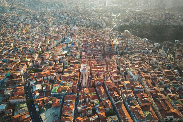 La vista de Estambul desde el aire nos muestra una increíble puesta de sol