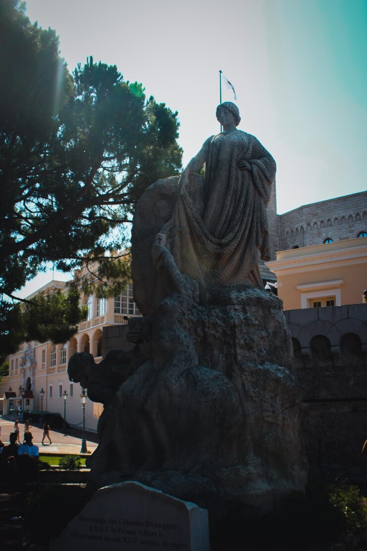 Vista de una estatua en Mónaco Monte Carlo Concepto de vacaciones