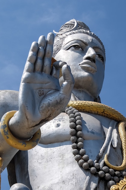 Vista de la estatua de Shiva Murdeshwar Karnataka, India