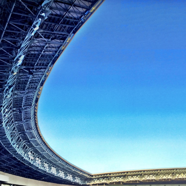 Foto vista de la estructura construida desde un ángulo bajo