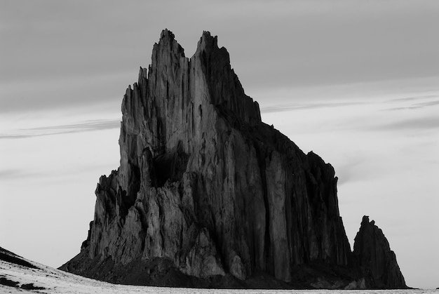 Vista de la estructura rocosa contra el cielo despejado