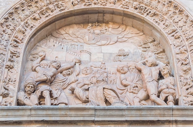 Vista exterior da fachada do Convento de San Esteban em Salamanca, Espanha