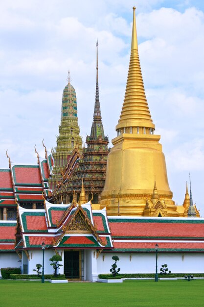 Vista desde el exterior del Gran Palacio en Bangkok