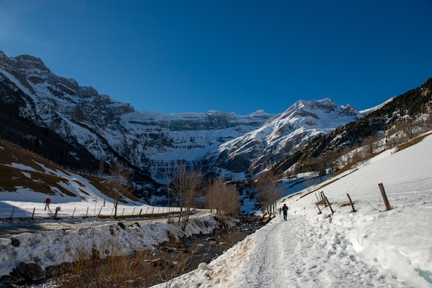 Vista del famoso Cirque de Gavarnie en los Pirineos franceses