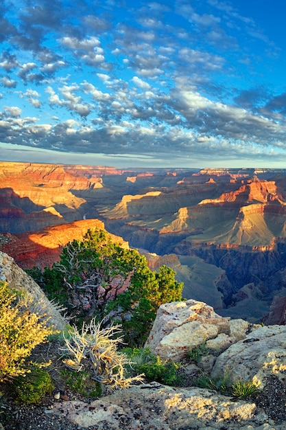 Vista del famoso Gran Cañón al amanecer, Estados Unidos