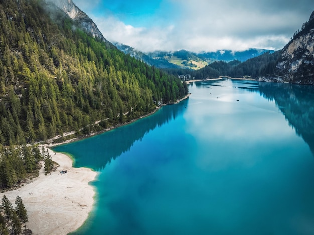 Una vista fantástica del lago misurina.