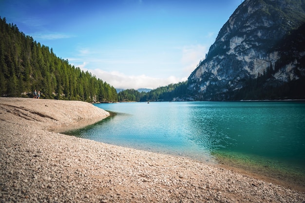 Una vista fantástica sobre el lago braies.