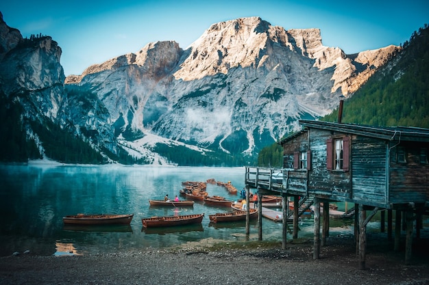 Vista fantástica sobre o lago braies em trentino