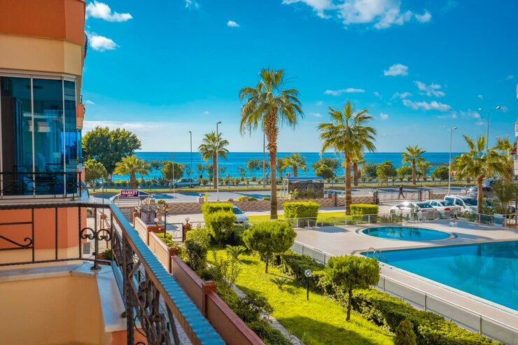 Foto vista fascinante da piscina e do mar a partir da varanda, indispensável nos meses de verão