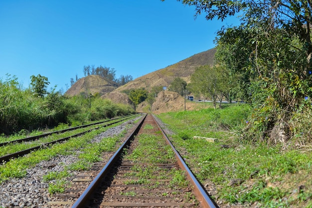 Vista del ferrocarril en la zona rural.