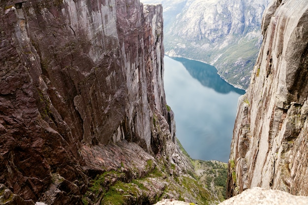 vista del fiordo noruego