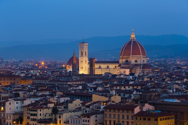 Vista de Florencia al atardecer desde el mirador. provincia de Siena. Toscana, Italia