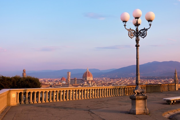 Vista de Florencia a la hora del amanecer desde el mirador