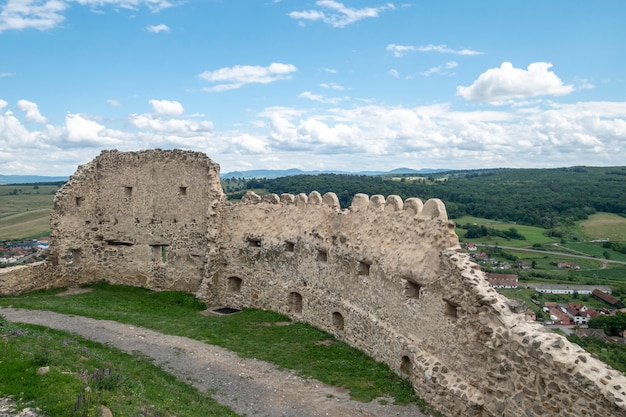 Foto vista de la fortaleza de rupea en transilvania, rumania