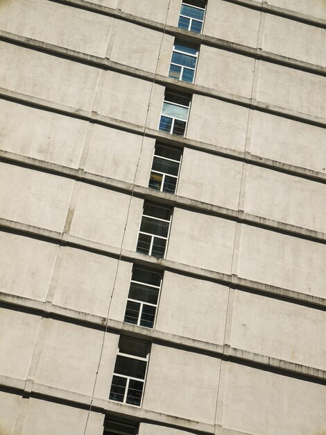 Vista de fotograma completo del edificio de varios pisos