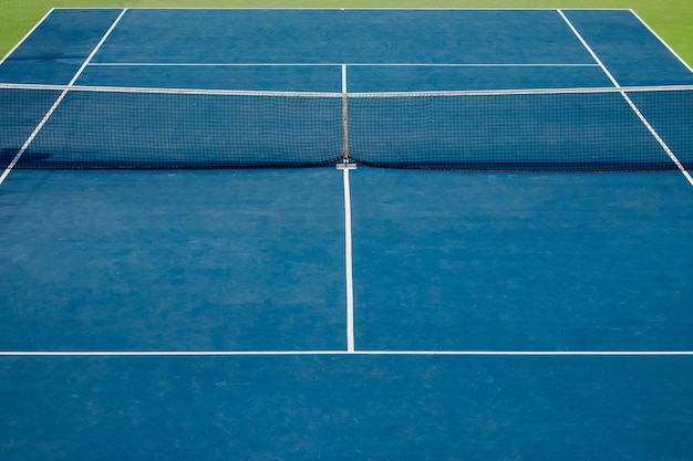 Vista frontal de la cancha de tenis Colores azul y verde