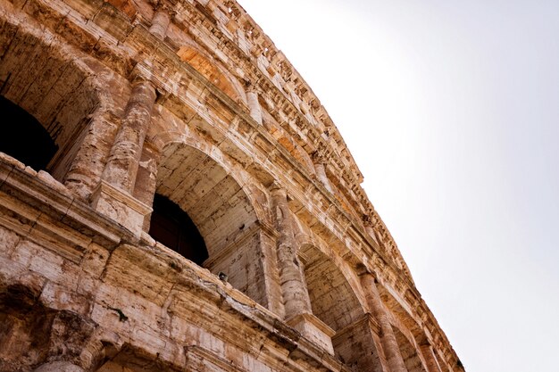 Vista frontal del Coliseo italiano.