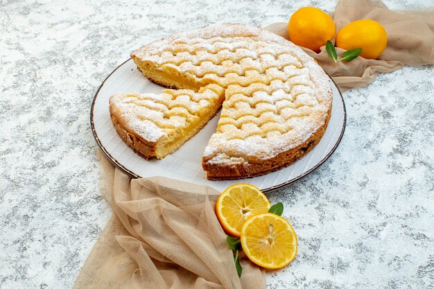 vista frontal deliciosa torta de limão açúcar em pó no fundo branco bolo doce biscoito pastelaria assar biscoito chá sobremesa