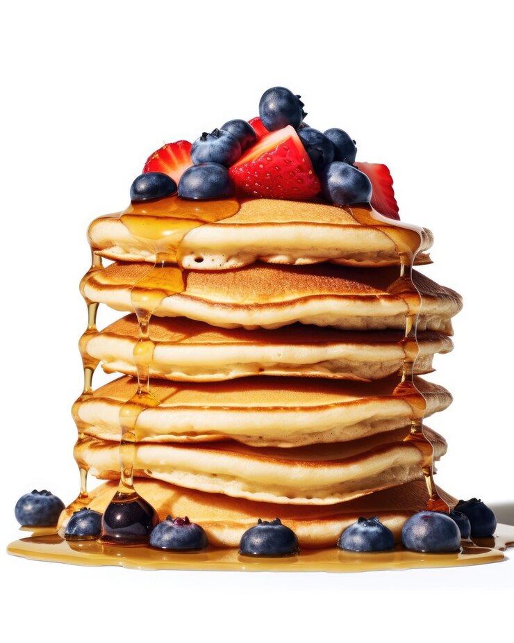 Vista frontal delicioso desayuno de panqueques con frutas frescas sobre fondo blanco aislado