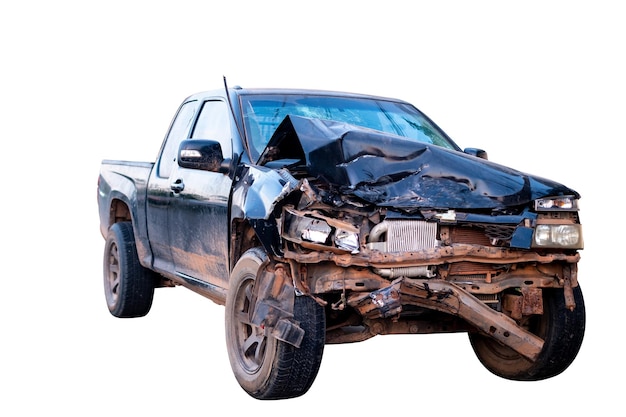 Vista frontal y lateral de una camioneta negra dañada por un accidente en la carretera coches dañados después de la colisión aislados en fondo blanco con camino de recorte