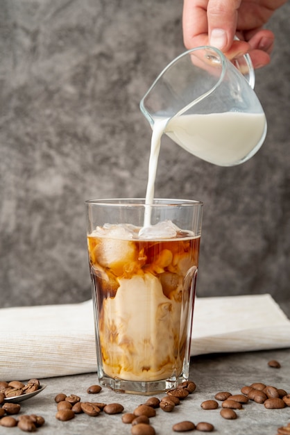 Foto vista frontal, leite, despejado, em, café gelado