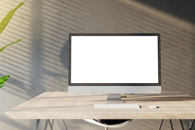 Vista frontal de un lugar de trabajo en el hogar con escritorio de madera con computadora moderna de pantalla blanca en blanco sobre fondo de pared oscura en una maqueta interior soleada Oficina en el hogar y concepto de trabajo independiente Representación 3D