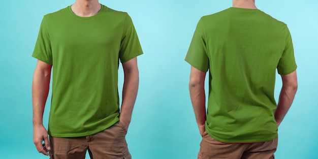 Foto vista frontal y posterior de una maqueta de camiseta verde para impresión de diseño sobre fondo azul