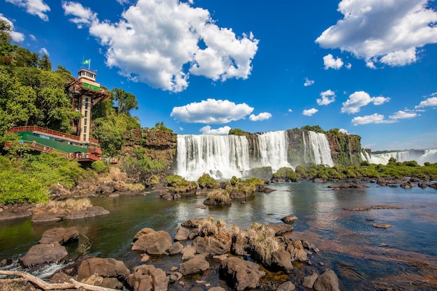 Vista de la frontera de las Cataratas del Iguazú entre Brasil y Argentina