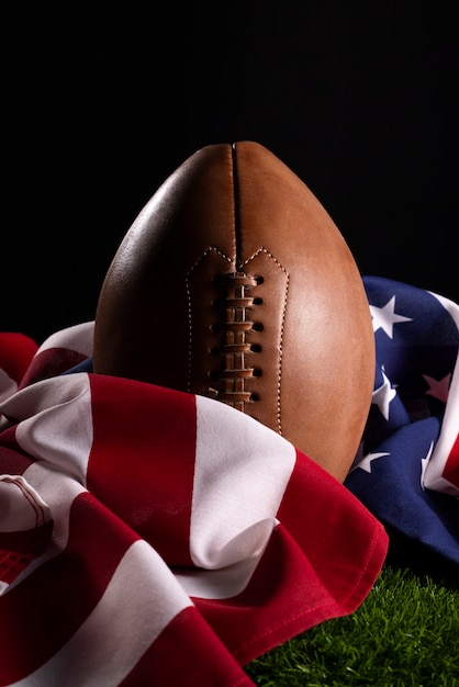 Vista del fútbol americano con bandera americana