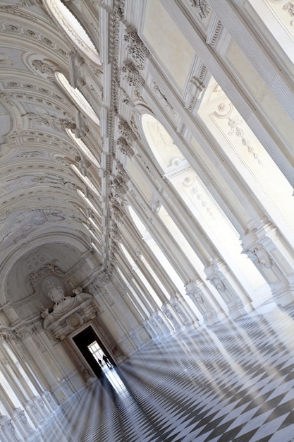 Foto vista de la galleria di diana en el palacio real de venaria, cerca de turín, región de piemonte