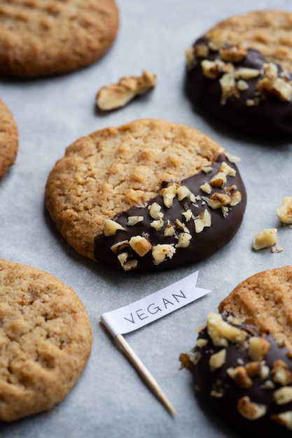 Vista de galletas horneadas hechas por panadería vegana