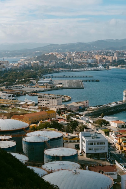 vista general de la bahía de Ceuta y la entrada al puerto. foto de alta calidad