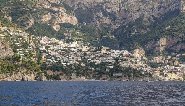 Vista general de la ciudad de Positano en Nápoles Italia