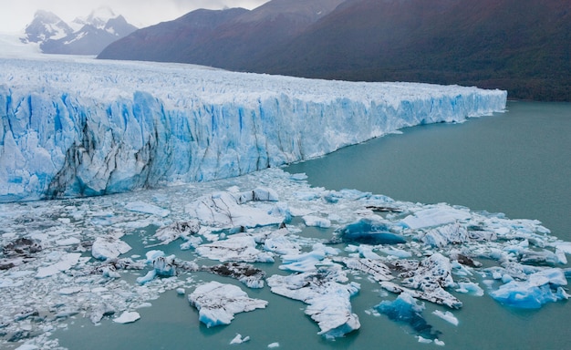 Foto vista general del glaciar perito moreno en argentina