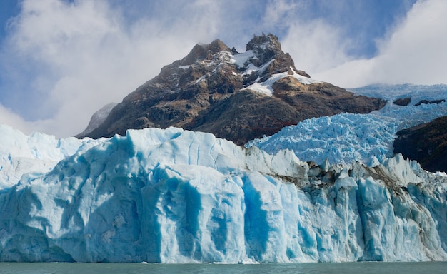 Foto vista general del glaciar perito moreno en argentina