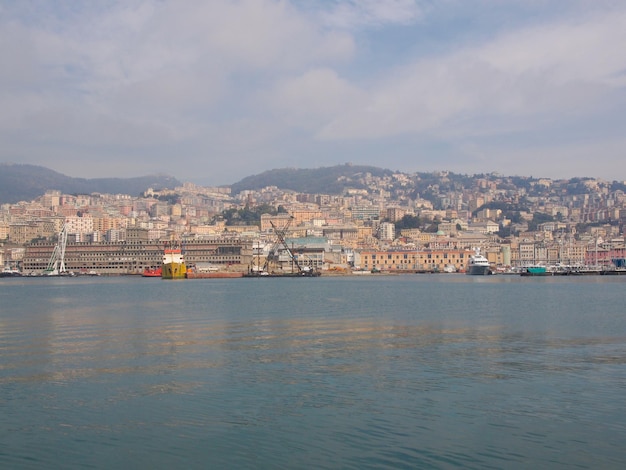 Vista de Génova Italia desde el mar