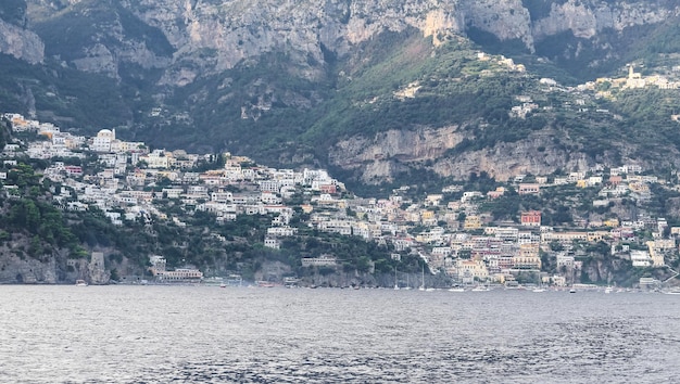 Vista geral da cidade de Positano em Nápoles Itália