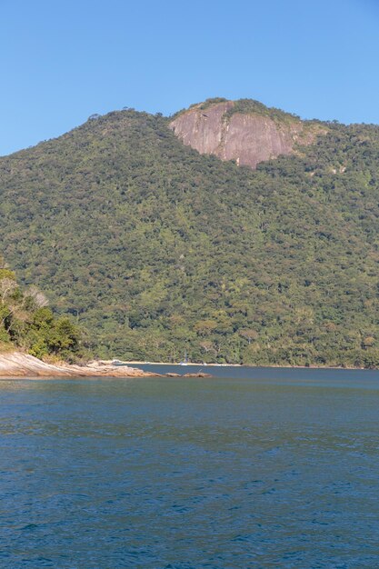 Foto vista de la gran isla de angra dos reis en río de janeiro