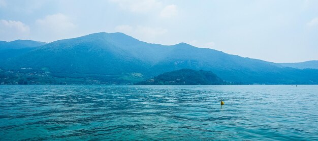 Vista HDR del lago Iseo