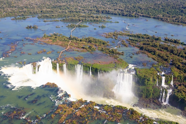 Vista en helicóptero desde el Parque Nacional de las Cataratas del Iguazú, Argentina. Patrimonio de la Humanidad. Viajes de aventura en América del Sur