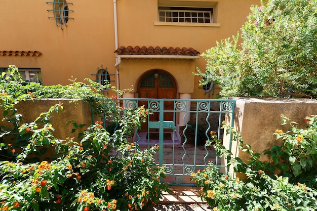 La vista de la hermosa casa en el sur de Francia Bormes les mimosa village