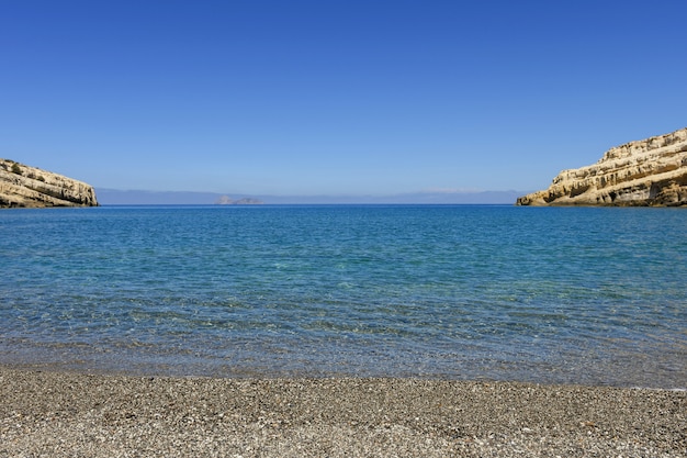 Vista de la hermosa playa de Matala en la isla de Creta