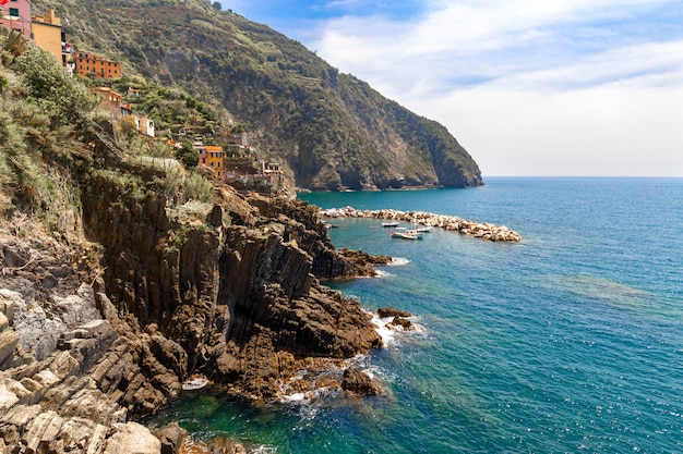 Vista de la hermosa Riomaggiorein Cinque Terre Italia