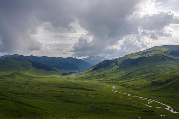 Vista de un hermoso paisaje de montaña.